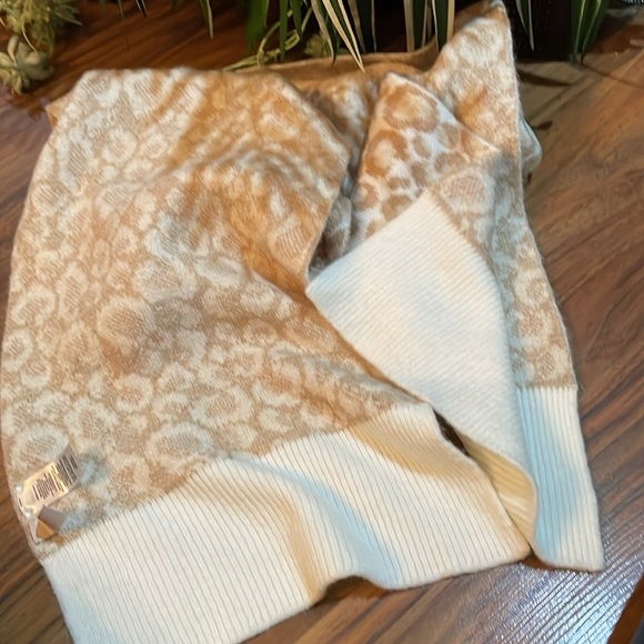 ANN TAYLOR LOFT Beautiful LEOPARD PRINT WRAP/SCARF NWOT~12”X 87” CREAM AND TAN - Picture 8 of 10
